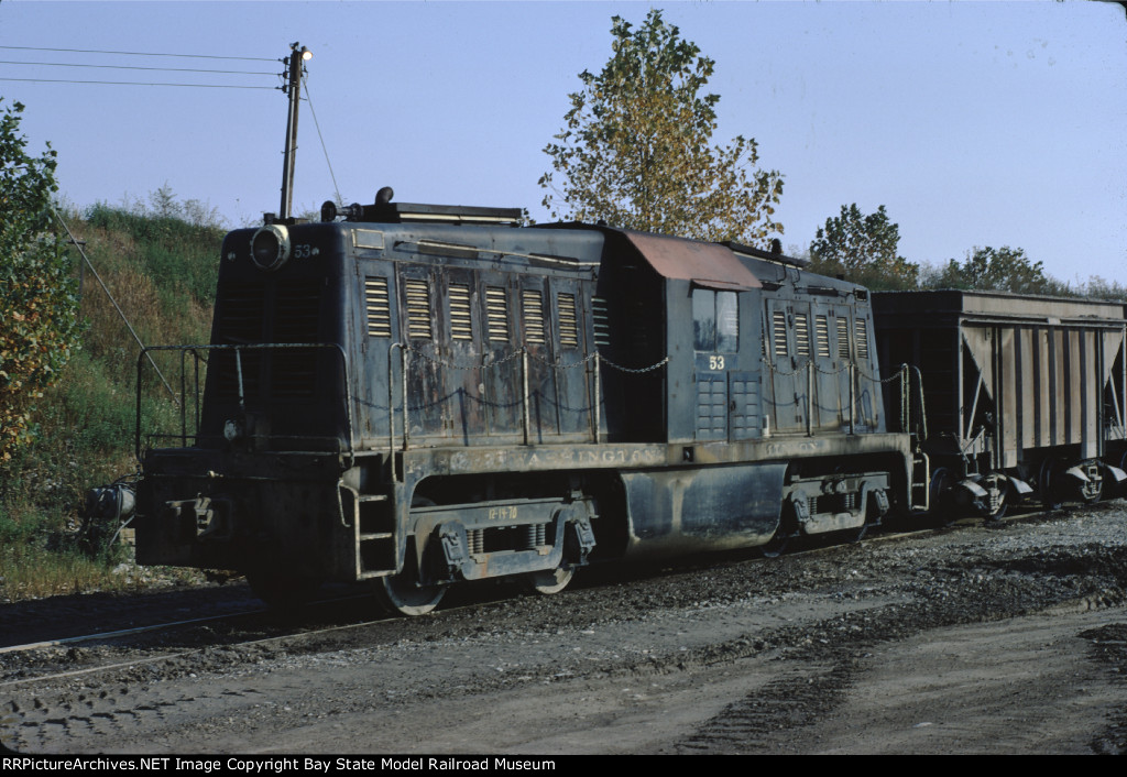 American Aggregates Corp. 65-tonner no. 53, still in Washington & Old Dominion paint